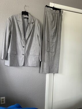 New York & Company Light Gray Women’s Blazer and Trousers Set